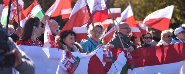 To był piękny dzień w Budapeszcie. Węgrzy serdecznie przywitali Polaków. Oto przyjaźń „narodów wolności”
