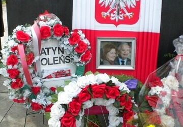 Odsłonięcie obelisku z tablica upamiętniającą tragedię smoleńską w Toronto