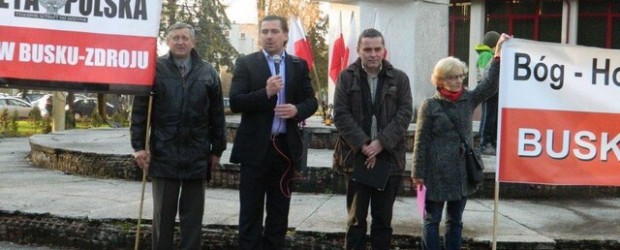 Pikieta pod pomnikiem poświęconym braterstwu broni z armią czerwoną Busku-Zdroju.