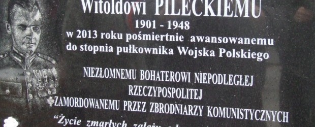 Odsłonięcie tablicy poświęconej rotmistrzowi Witoldowi Pileckiemu w Węgrowie.