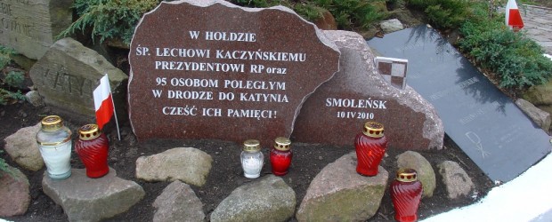 Elbląg – poświęcenie płyty Smoleńskiej, 10 kwietnia.