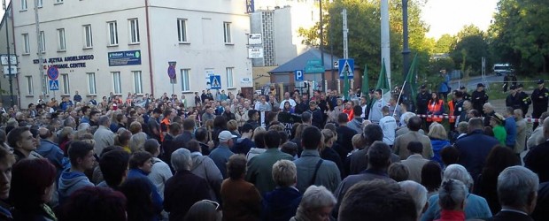Sprzeciw wobec odczytu sztuki Golgota Picnic w Białymstoku (wideo)