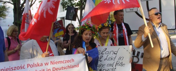 Pikieta upamiętniająca zdradziecki napad na Polskę przez ZSRR przed Ambasadą Rosji w Berlinie