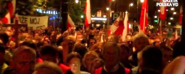 [Warszawa] 53. miesięcznica: „Nad smoleńskim dramatem unosi się mgła kłamstw i lichej propagandy” (wideo)