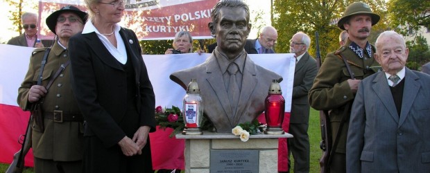 Odsłonięcie pomnika  śp. Janusza Kurtyki w Morawicy