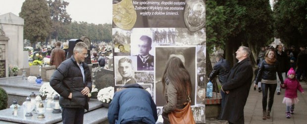 Zbierania podpisów w sprawie kontynuowania prac na warszawskiej „Łączce” w Kętach