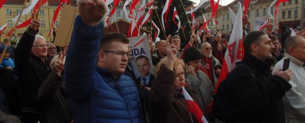 Dwie manifestacje na Bydgoskim Starym Rynku (wideo)