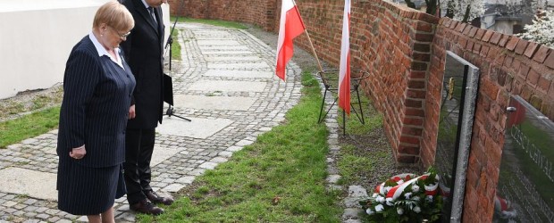 Gniezno:  Mieszkańcy upamiętnili Ofiary tragedii smoleńskiej sprzed 6 lat