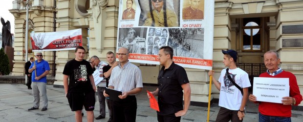 Protest: Oleksy honorowym obywatelem Nowego Sącza i książka o nim sfinansowana przez władze miasta z naszych podatków.