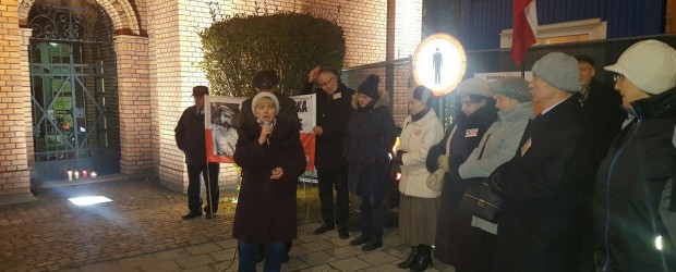 Gliwicki Klub „GP” zorganizował kolejną miesięcznicę za poległych w Smoleńsku.