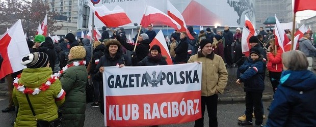 Klubowicze z Raciborza na Marszu Niepodległości w Warszawie