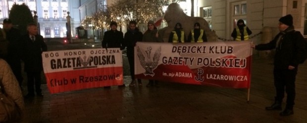 Rzeszów, Dębica: Demonstracja w obronie demokracji w Warszawie