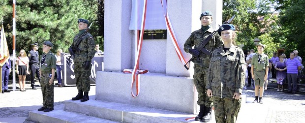 Strzelin: odsłonięcie tablicy „W HOŁDZIE NIEZŁOMNYM”