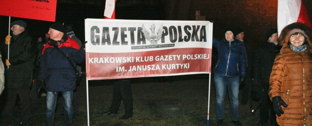 Kraków: Manifestacja przed Wawelem