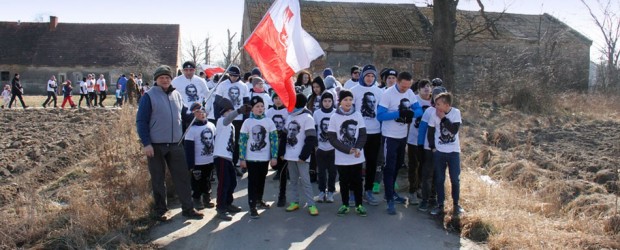 Dzierżoniów II – Ponad 170 osób wyruszyło Tropem Wilczym w Dobrocinie