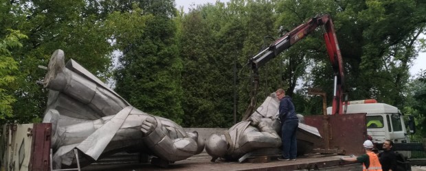 Dąbrowa Górnicza: Komunistyczny pomnik znika z krajobrazu Dąbrowy Górniczej. Teraz stanie w Muzeum Zimnej Wojny