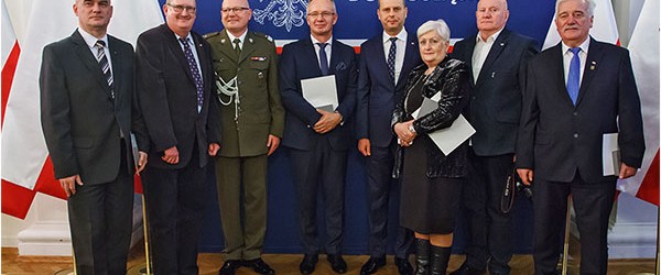 Dzierżoniów II: Nadanie medalu 100 lecia Odzyskania Niepodległości członkom Klubu GP Dzierżoniów II.