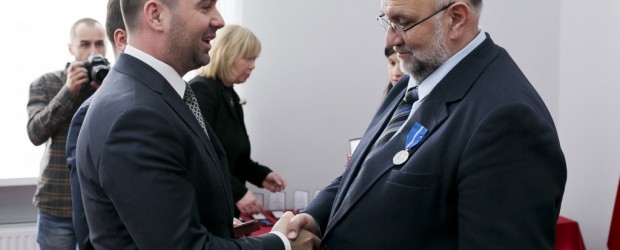 Bydgoszcz: Przewodniczący Klubu „GP” Krystian Frelichowski uhonorowany Medalem Stulecia Odzyskanej Niepodległości