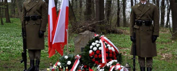Nowy Sącz II: 79. rocznicę zbrodni katyńskiej oraz 9. rocznicę Tragedii smoleńskiej