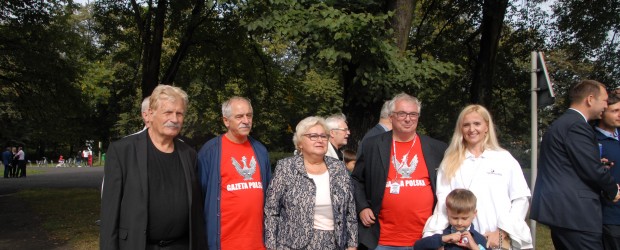 Tychy: Klubowicze „Gazety Polskiej” na spacerze z Mateuszem Morawieckim. „Zapewnialiśmy premiera o naszym poparciu”