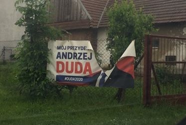DUDA 2020 | Poniszczone bannery w Nowym Sączu