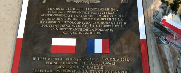 PARYŻ | Odsłonięcie odnowionej tablicy upamiętniającej protesty, które odbywały się w stolicy Francji po wprowadzeniu stanu wojennego.
