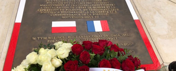 PARYŻ | Premier przywitany we Francji przez Klub „GP”. Otrzymał upominek. „Miły początek wizyty”