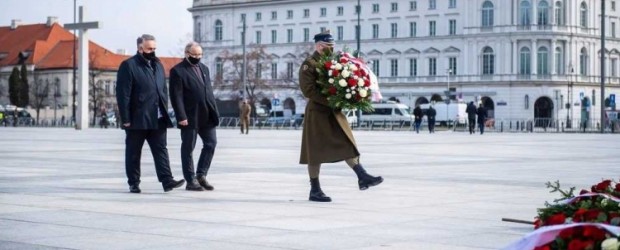 11. rocznica katastrofy smoleńskiej. Tomasz Sakiewicz i Adam Borowski uczcili pamięć ofiar
