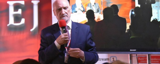 Antoni Macierewicz: Polska dziś ratuje Europę swoim bohaterstwem. Musimy poświęcać życie