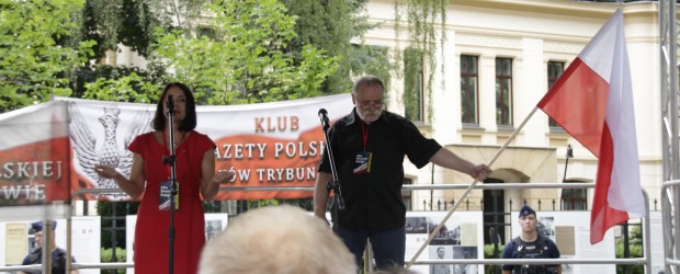 Manifestacja #PoStroniePolski. Wojciechowska van Heukelom: Dobro się musi zmierzyć ze złem