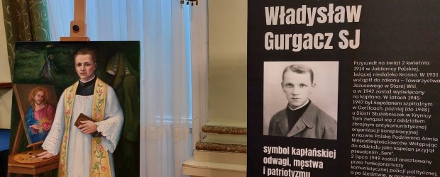 NOWY SĄCZ | Otwarcie wystawy „Ks. kapelan Władysław Gurgacz SJ” w nowosądeckim Ratuszu