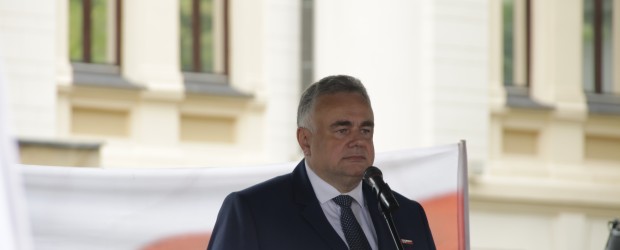Sakiewicz na manifestacji #PoStroniePolski: Dzisiaj naprawdę bronimy swoich własnych interesów