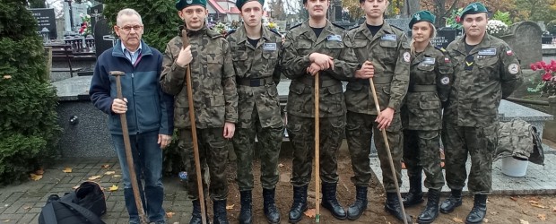 RYPIN | Porządkowanie grobów na parafialnym cmentarzu
