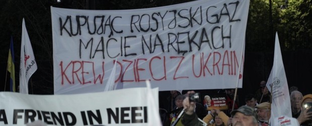 Senator Koc na manifestacji pod ambasadą Niemiec: Postawę taką, jak Polacy, powinni przyjąć inni obywatele UE