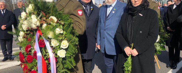 12. rocznica tragedii smoleńskiej. W Warszawie uczczono pamięć ofiar katastrofy z 10 kwietnia 2010