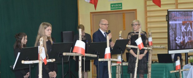 NOWY SĄCZ im. J. Olszewskiego | Uroczystości w hołdzie poległym pod Smoleńskiem w szkole podstawowej im Gen. Franciszka Gągora