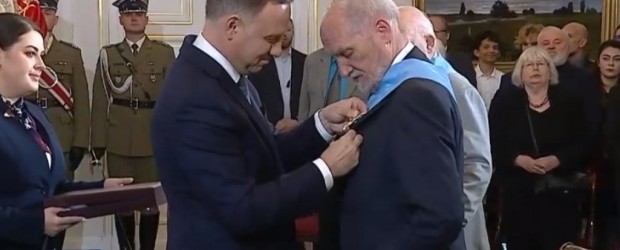 Order Orła Białego dla założycieli i działaczy KOR. Antoniego Macierewicza, Mirosława Chojeckiego, Piotra Naimskiego
