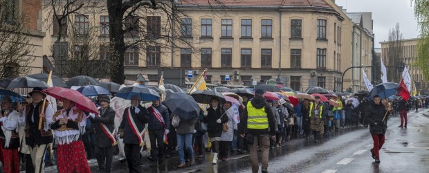 [FOTOGALERIA] [WIDEO] | Klubowicze „Gazety Polskiej” wzięli udział w Marszach Papieskich w całej Polsce (DUŻO ZDJĘĆ)
