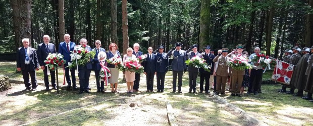 NOWY SĄCZ im. Jana Olszewskiego |  Uroczystości w 83. rocznicę zamordowania Polaków w lesie w Trzetrzewinie