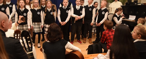 PIOTRKÓW TRYB. | [FOTO] Wyjątkowa podróż dźwiękiem od Adwentu do Bożego Narodzenia!