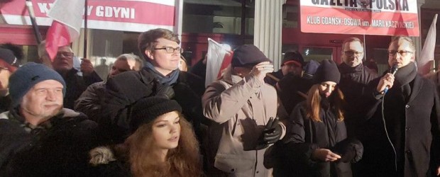 GDYNIA | Manifestacja przed Urzędem Wojewódzkim w Gdańsku