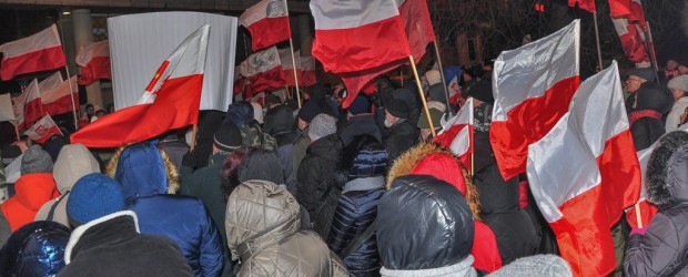 PABIANICE |  Protest wolnych Polaków przed siedzibą TVP Łódź