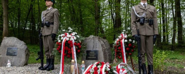 Nowy Sącz im. Jana Olszewskiego | Uczciliśmy ofiary katastrofy smoleńskiej 10 kwietnia 2010 r.