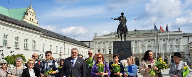 WARSZAWA | Żółte tulipany dla śp. Marii Kaczyńskiej