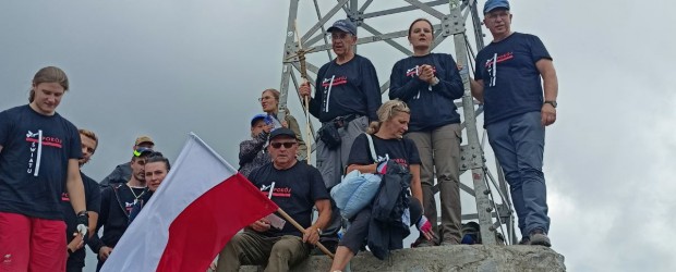 Nowy Sącz im. ks. Władysława Gurgacza SJ | Pielgrzym Pokoju ksiądz Zbigniew Kras dotarł na szczyt Giewontu