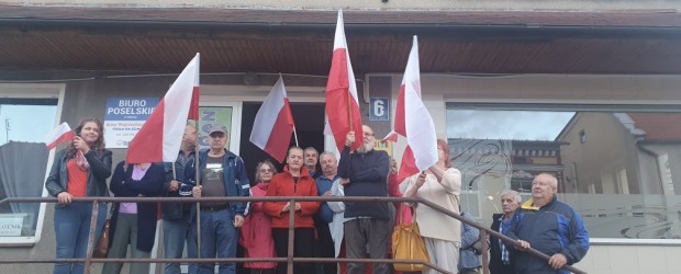 OLECKO | Pikieta w obronie ks. M. Olszewskiego