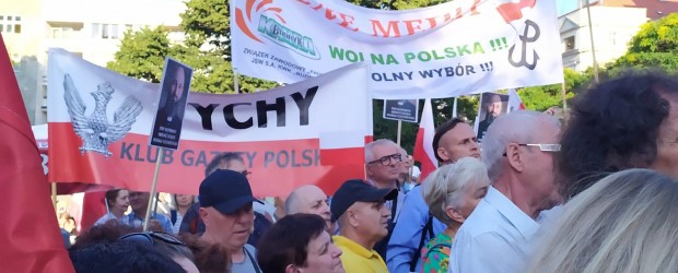 TYCHY | Relacja z manifestacji przeciwko bezprawiu pod Urzędem Wojewódzkim w Katowicach