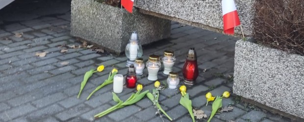 KĘDZIERZYN-KOŹLE | Zapaliliśmy znicze pod prokuraturą