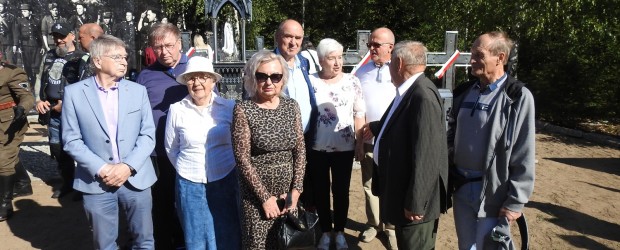 BIAŁYSTOK-CENTRUM | Odsłonięcie i poświęcenie krzyży ku czci 8 Żołnierzy Wyklętych