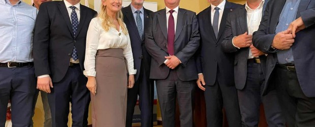 ŁOMŻA | Spotkanie z politykami PiS – Maciejem Wąsikiem, Jackiem Sasinem, Bogumiłą Olbryś oraz Markiem Komorowskim